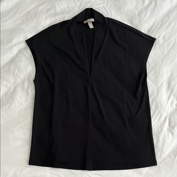 H&M V-Neck Modern Classic Top - Picture 1 of 4